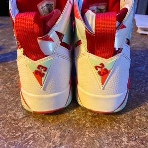 AIR JORDAN 7 RETRO GS
"Topaz Mist"